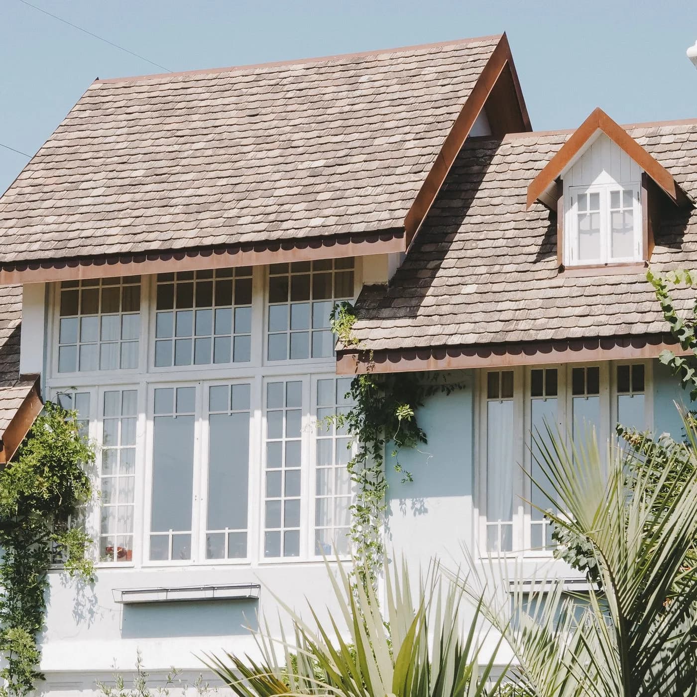 Roof eaves and intersecting slopes on a residential house